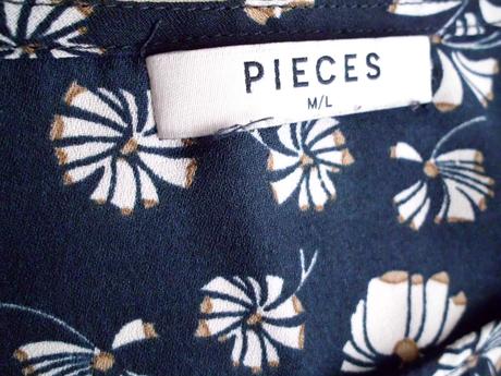 Tmavomodré pieces, l