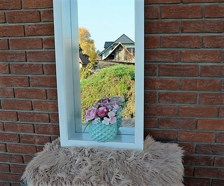 Zrkadlo s odkladacím priestorom,