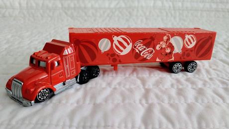 Vianočný kamión coca-cola so santa clausom,