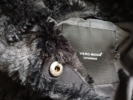 Čierny kožuch vero moda vegánska kožušina, vero moda,s