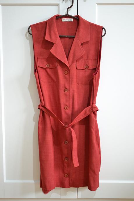 Červená vesta 38, 38