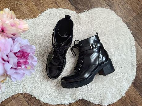 Dámske lesklé čižmy členkové, 40