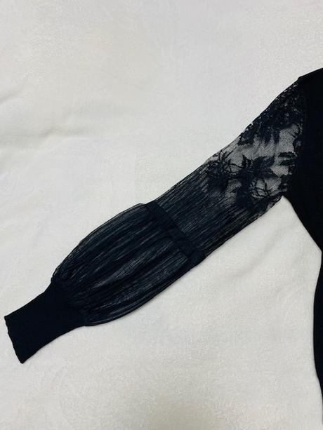 Krásny svetrík s tylovými rukávmi, l / m