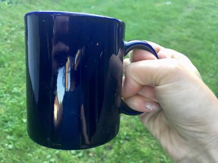 Tmavomodrý hrnček, 