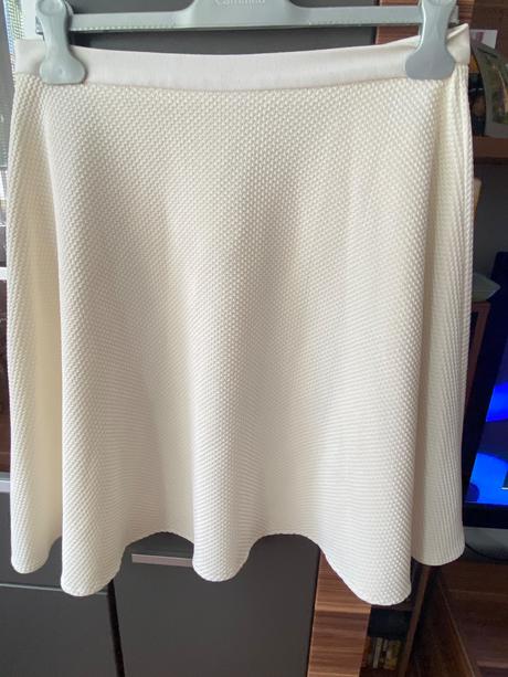 Biela zvonova sukna, reserved,m