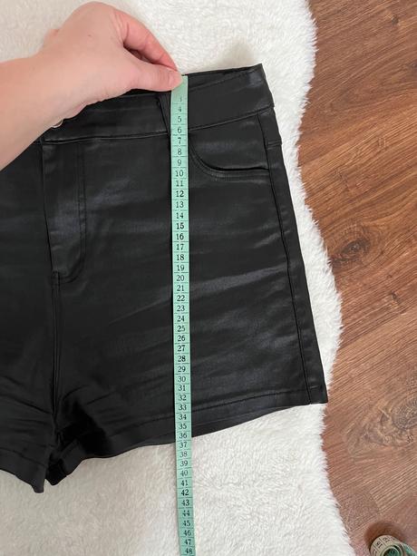 Čierne kraťasy, xl