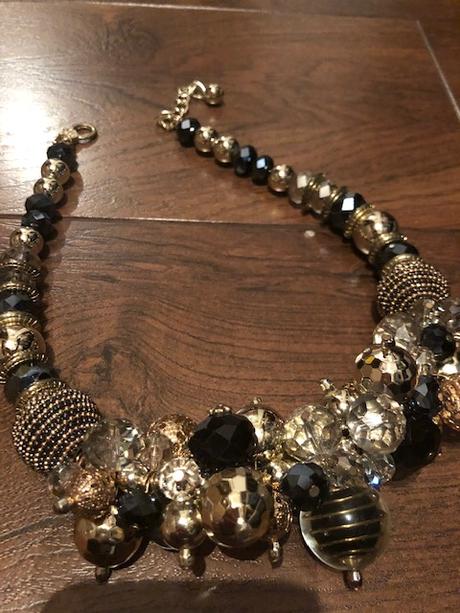 Krásny masívny náhrdelník velis nolis,