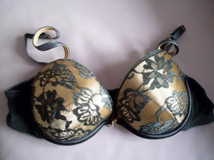 Med olivovožtozlatá , 75b