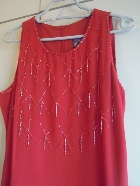 Spoločenské šaty so štólou, 38