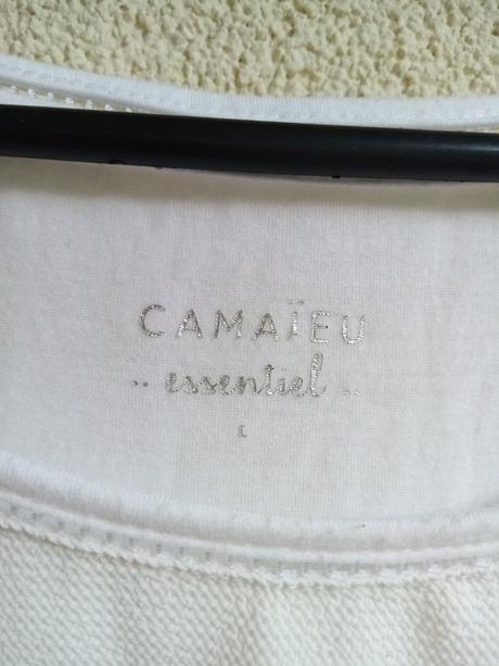 Biele voľné tričko značky camieu, camaieu,l