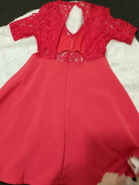 Krásne červené šaty, m