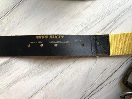 Rôzne opasky klobúky, 