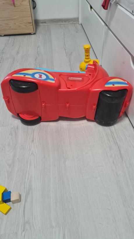 Odrážadlo / motorka fisher price,