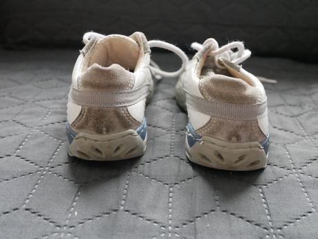 Koženeé poltopánky, 25