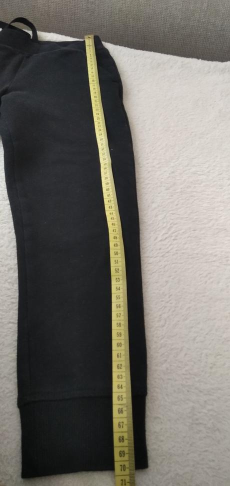 Čierne tepláky, decathlon,122