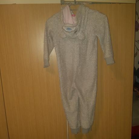 Dievčenský  overal  na spanie, 104