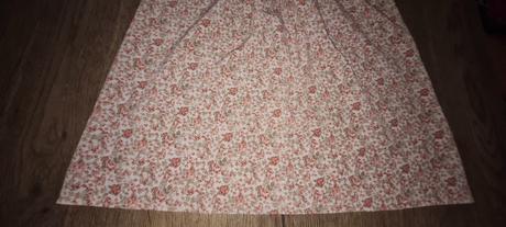 Jednoduché šaty, 116