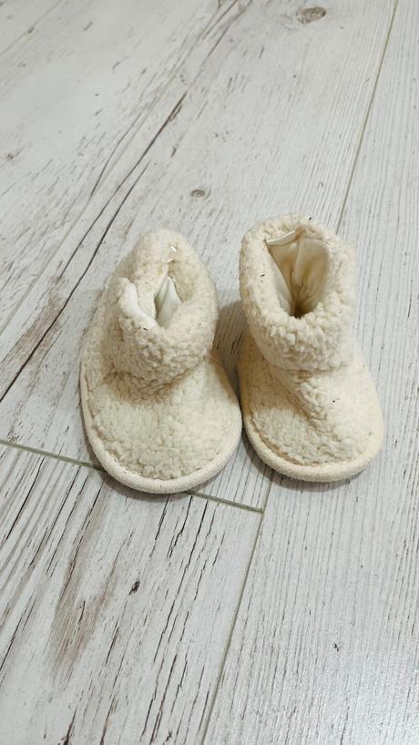 Biele capacky 18, 18