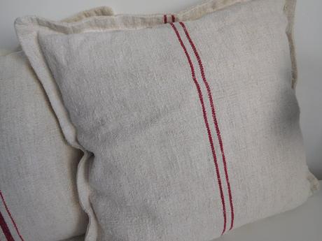 Vankúše menšie , vačšie, podlhovasté,, 