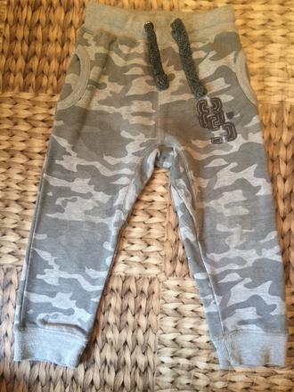 Maskáčkové feši tepláky, f&f,98