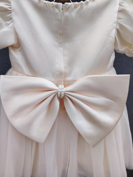 Béžové princeznovské šaty s krátkym rukávom, 92