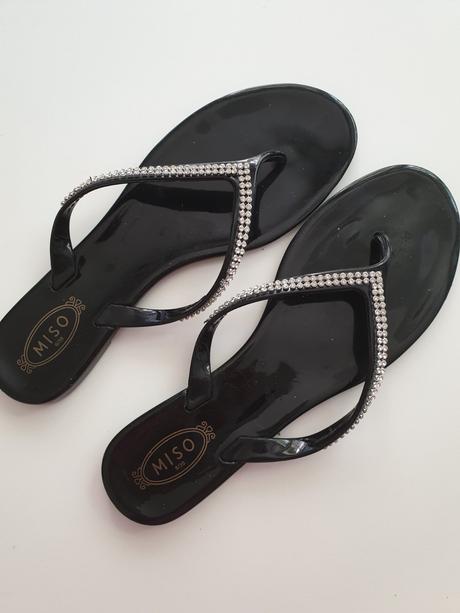 Šľapky s kamienkami, 39