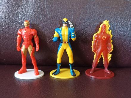 Superhrdinovia na podstavci, 