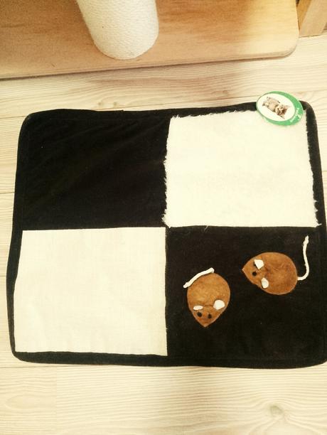 Pelech s kobercom na hranie, 