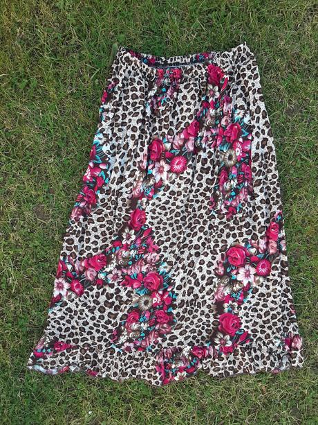 Zľava. letná sukňa velk. uni., l