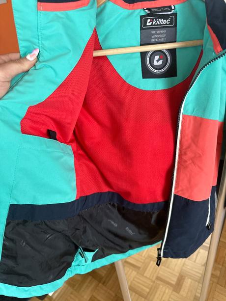 Prechodná farebná vetrovka, 152