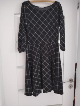 Šaty elasticke, trosku teplejsie, ale nie hrube, m