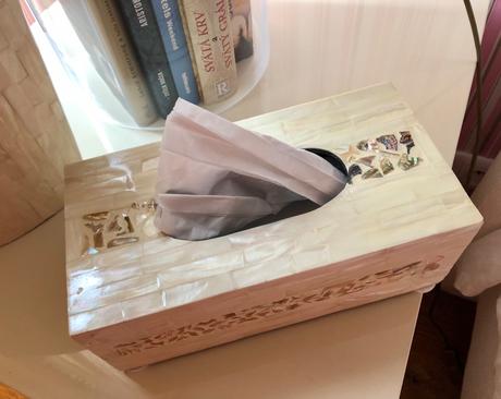 Box na servítky a váza z perlete, 