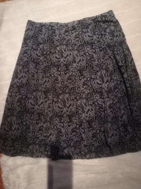 Sukňa už aj s poštou, s