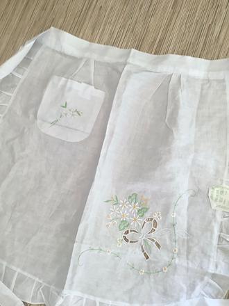 Krasna zásterka/ax,