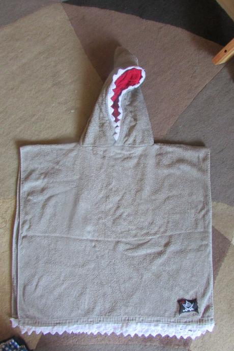 Uterak poncho shark,