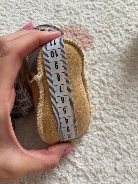 Detské capačky s jahňacou kožušinou 0-6m, <17