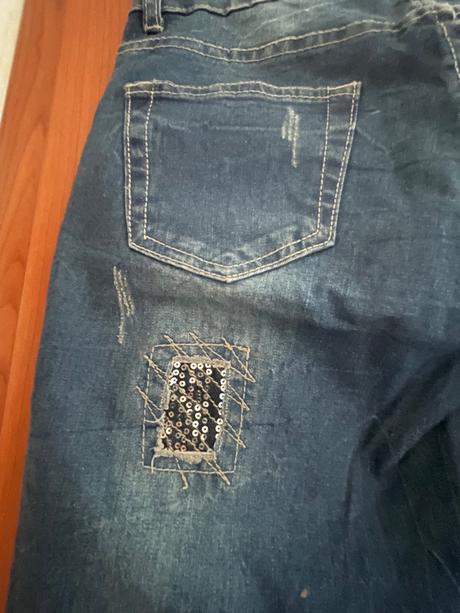 Štýlové skinny rifle, 34