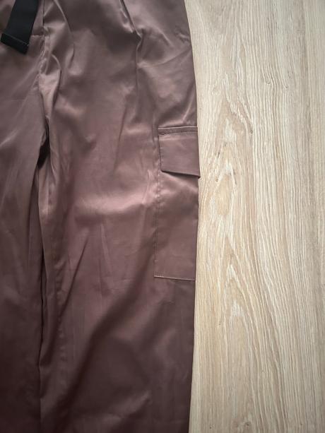 Krásne a štýlové čokoládové nohavice značky marcys, s