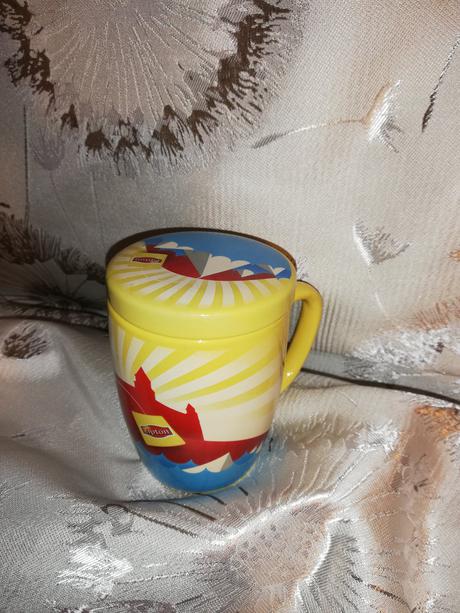 Hrnček lipton s vrchnákom, 