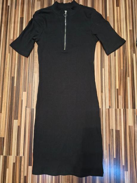 Čierne priliehavé šaty, sinsay,xs