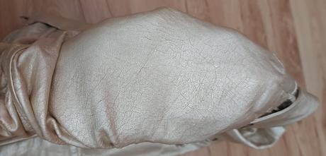 Zlatá koženková bunda, 122