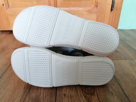 Bugatti sandále č 38, 38