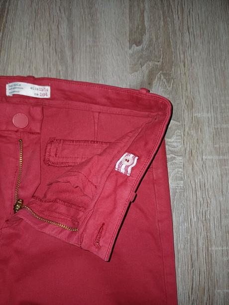 Červené nohavice, zara,164