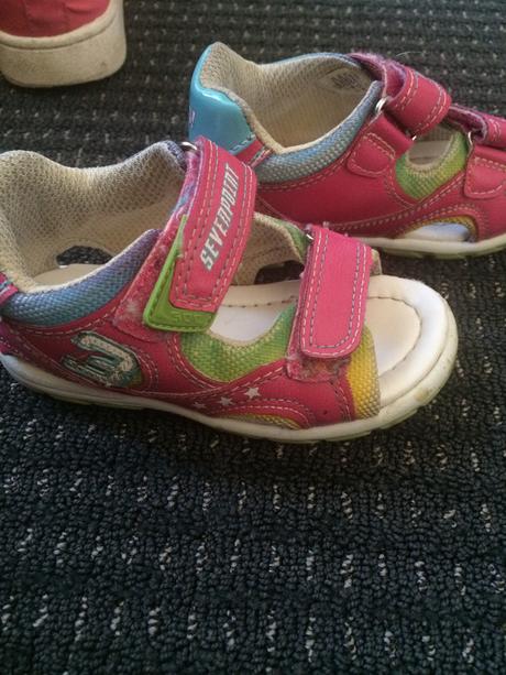 Sandalky ci papuce, 22