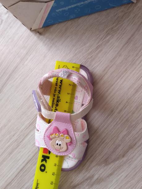 Prvé sandálky, 19
