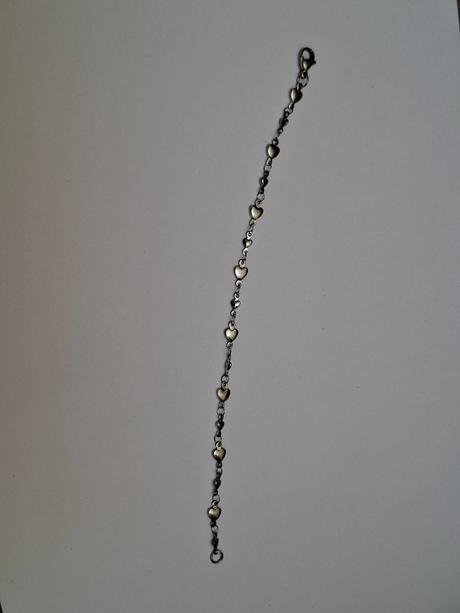 Náramok so srdiečkami, 