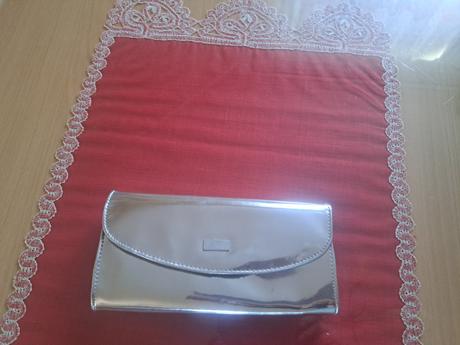 Listová lesklá kabelka, 