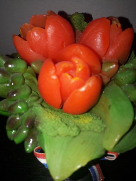 Sviecka - tulipany v kvetinaci, 