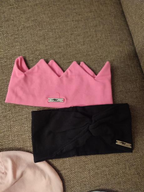 Čiapky, čelenky, 56