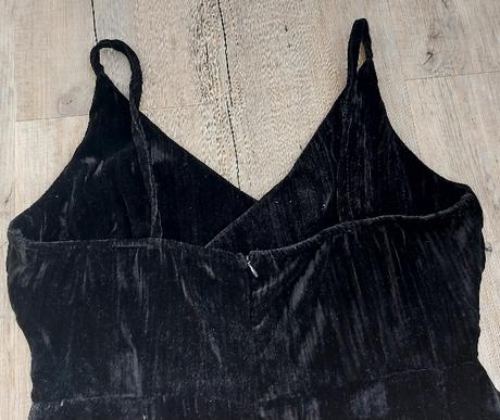 Čierne zamatové šaty na ramienka, xl